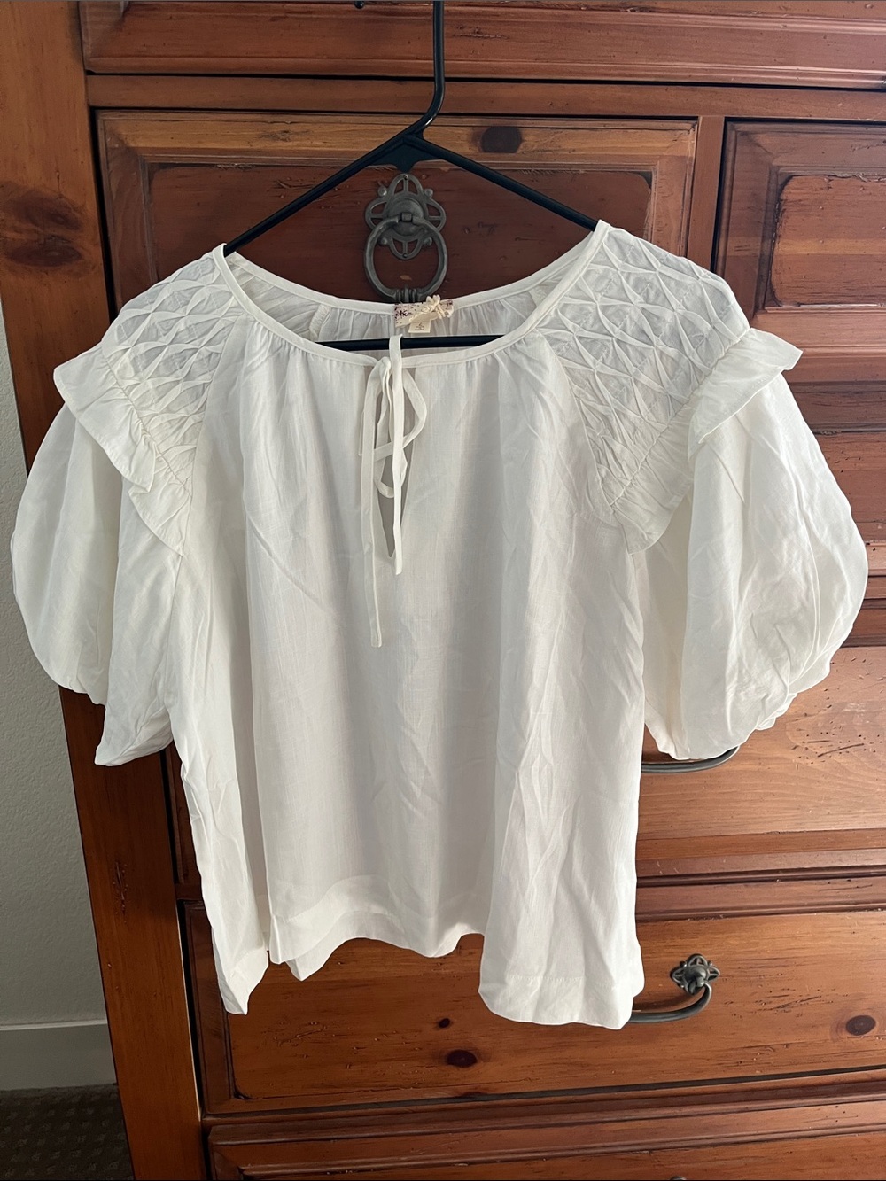 Hem & Thread White Smocked Yoke Puff Sleeve Top Size Large NWT